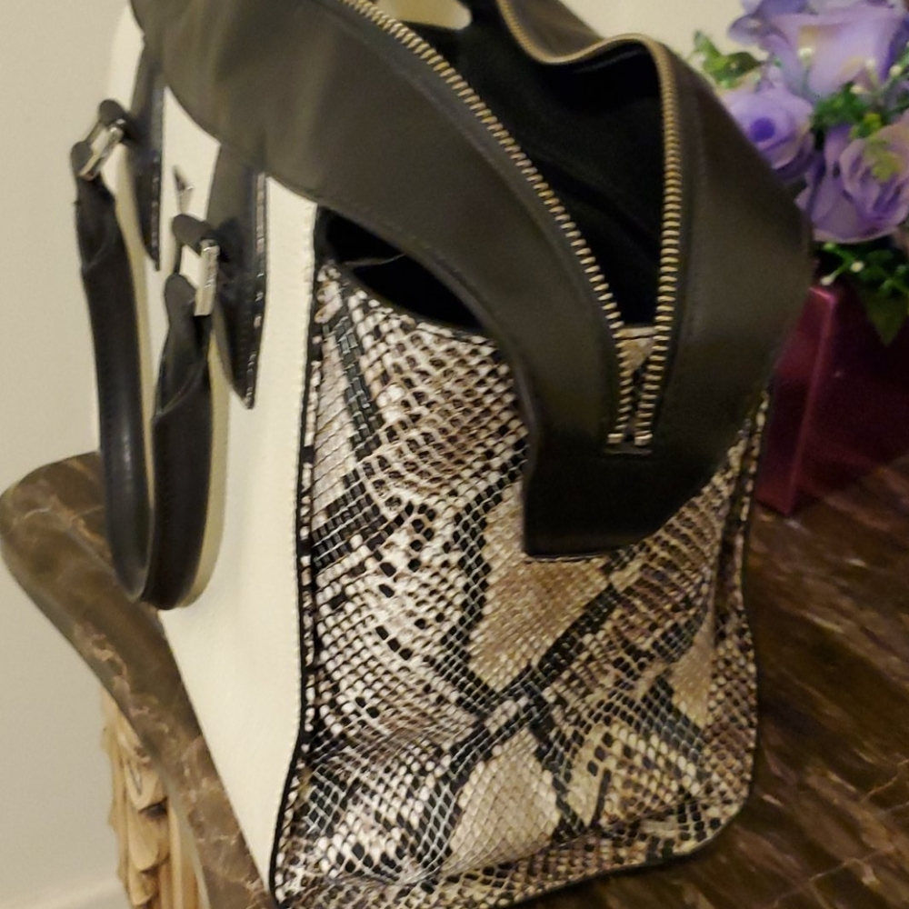Handbag - Picture 2 of 6